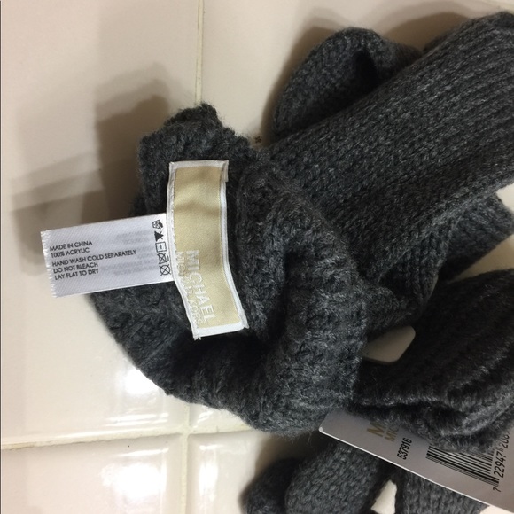 Michael Kors Grey Metal Button Gloves BNWT - Picture 4 of 5